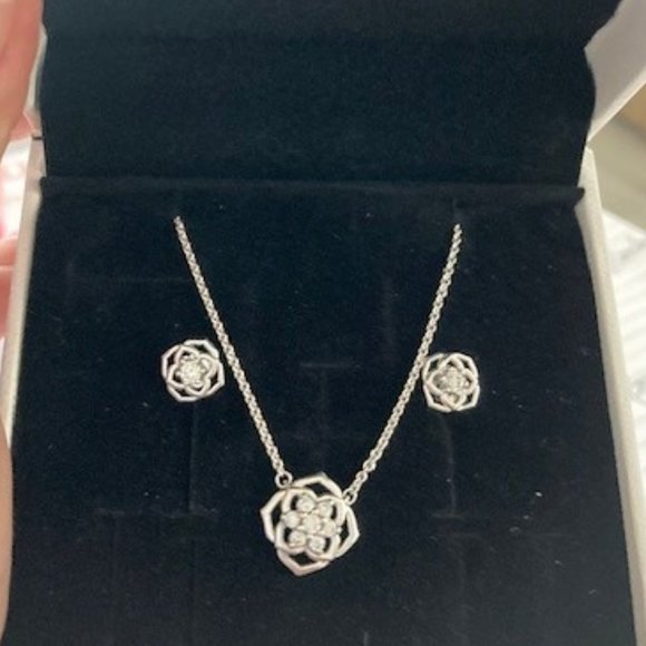 Pandora | Jewelry | Pandora Rose Petals 